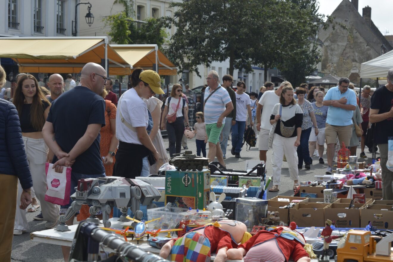 GRANDE BROCANTE : ATTENTION AU STATIONNEMENT
