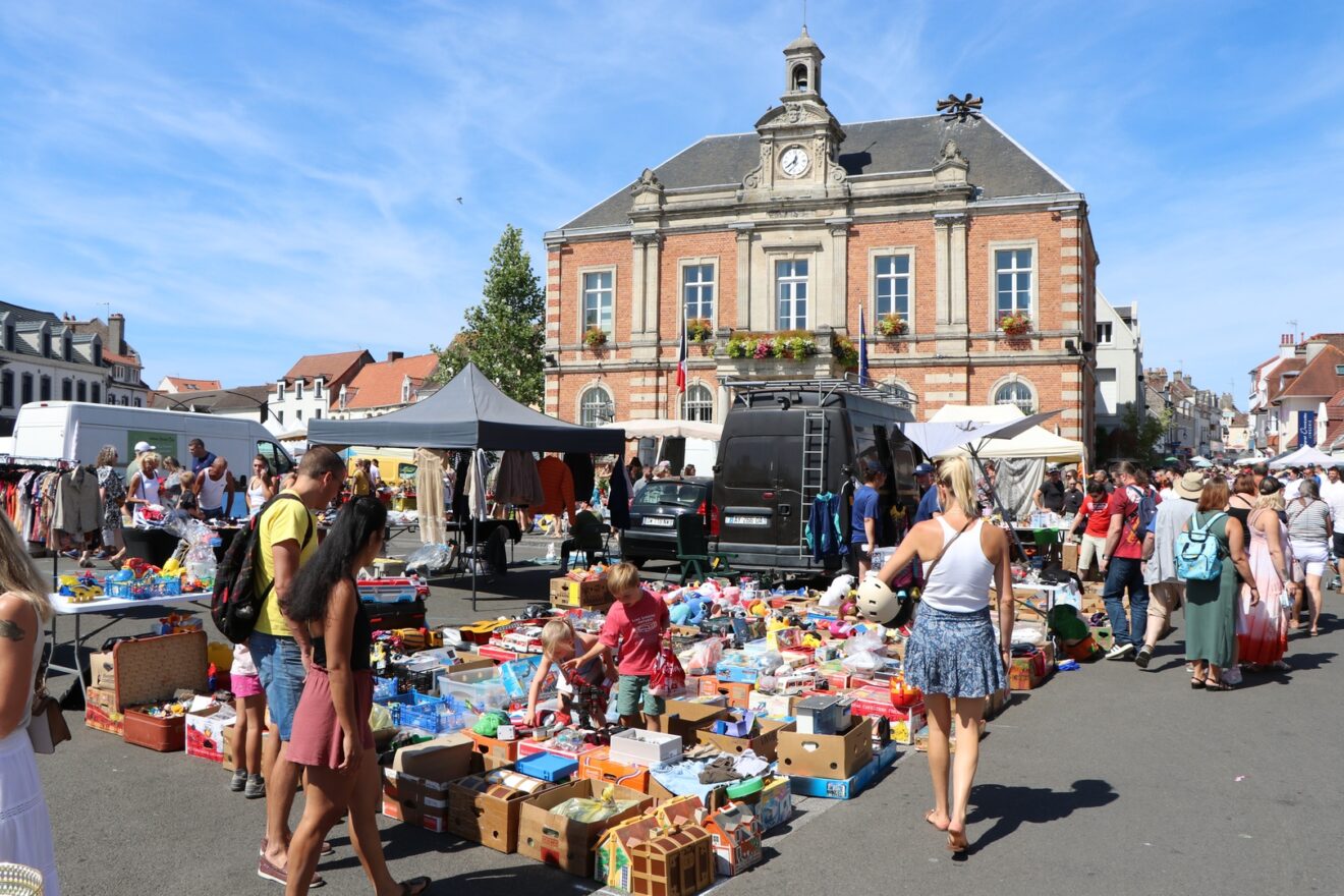 QUAND ETAPLES DÉBALLE, LES CHINEURS S’EMBALLENT